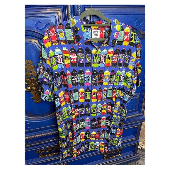 New! Vans X Fergus Corner Store Soda Print Blue Short Sleeve Skate Large - Picture 1 of 3